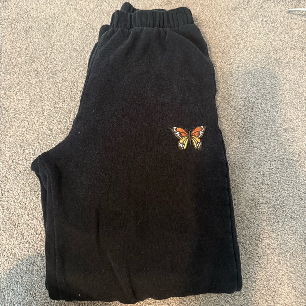 Black hollister joggers with a cute butterfly